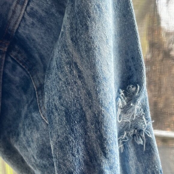 Destroyed Cropped Denim Jacket - Picture 14 of 16